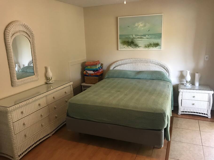 Clean room w/queen size Mattress