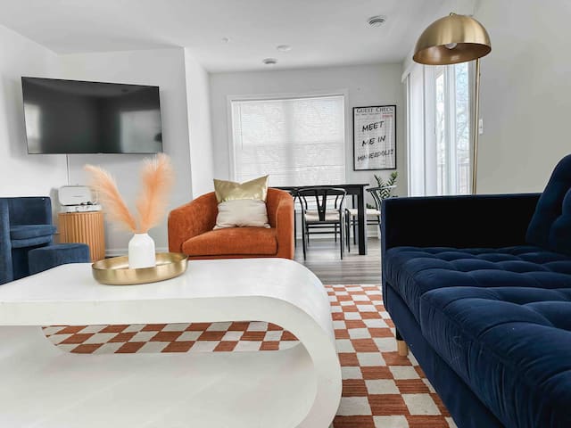 Retro Urban Retreat + Rooftop Deck | MPLS