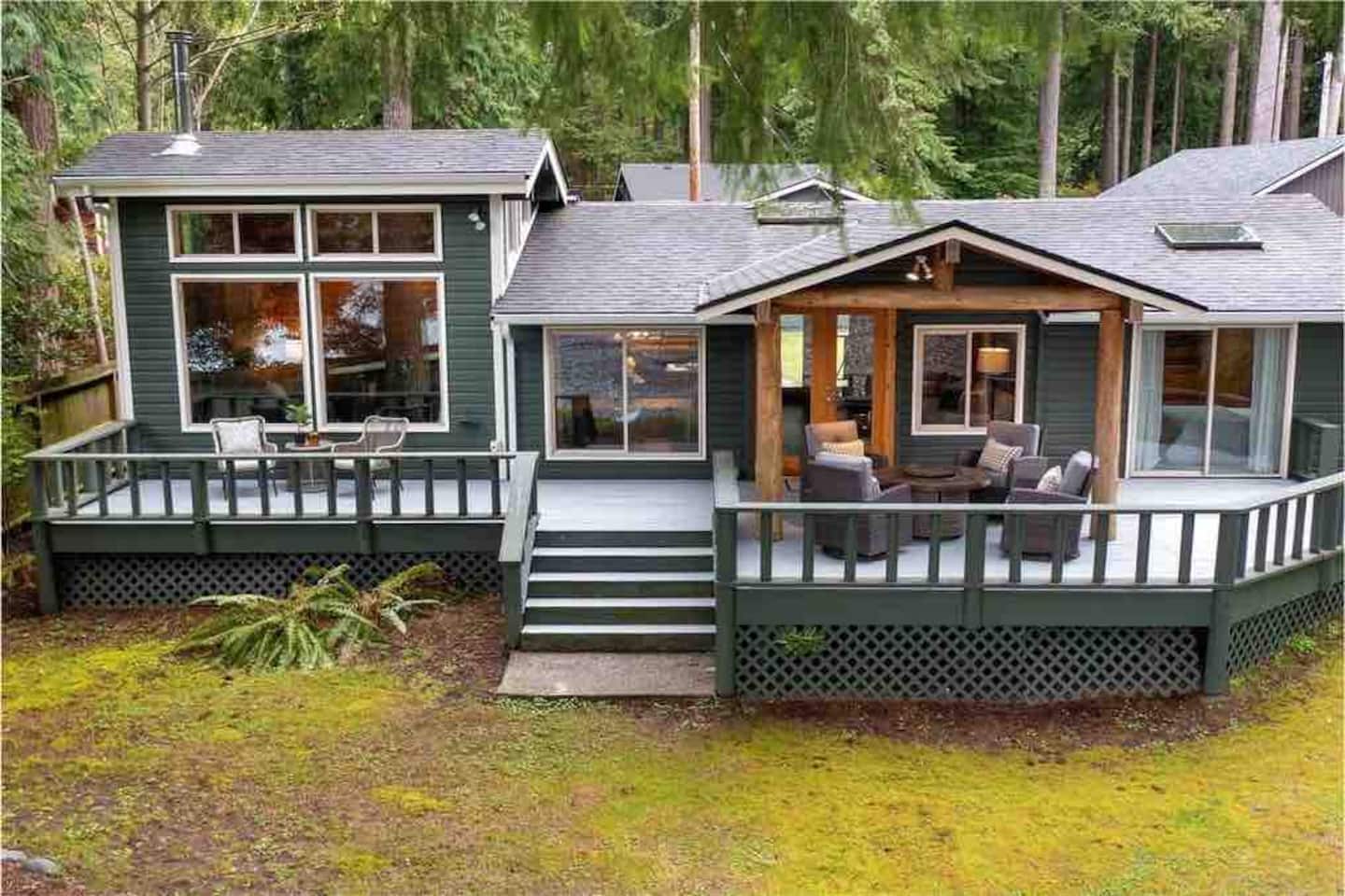 Charming Lakefront Log Cabin