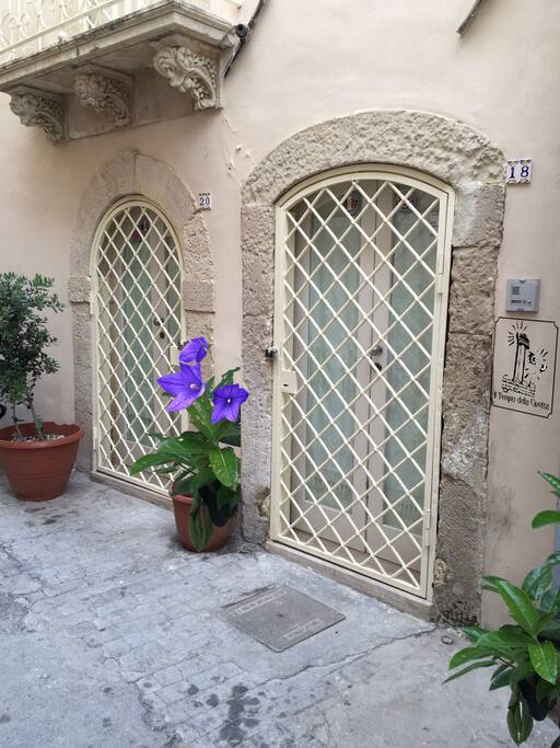 Ingresso al Tempio della Civetta