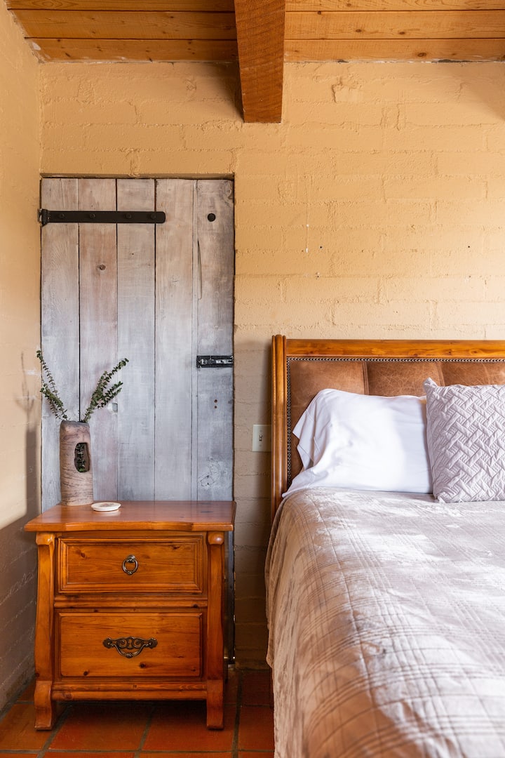 The second queen bedroom in Casa Doble