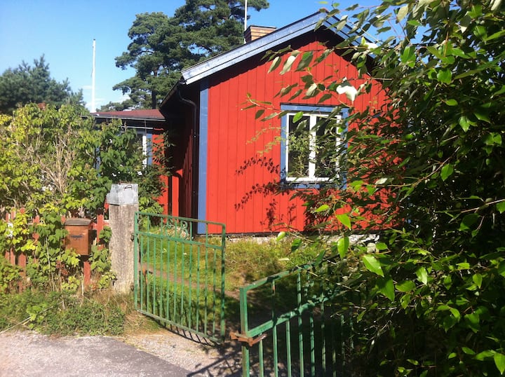 Charming Renovated Cottage By The Sea! - Saltsjöbaden