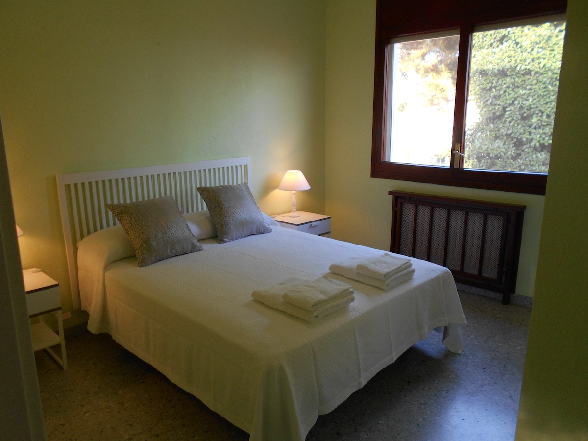 Chambre 03 : double avec 1 lit.