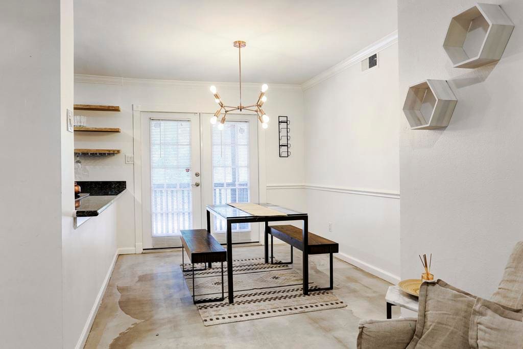 Sunny and inviting modern dining space