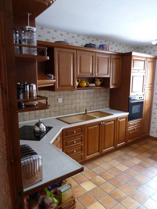 Fully equipped kitchen.