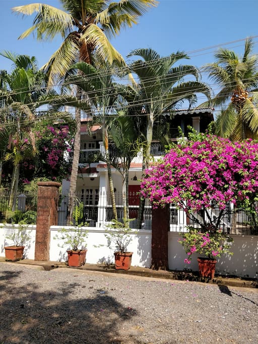 the Villa as seen from outside