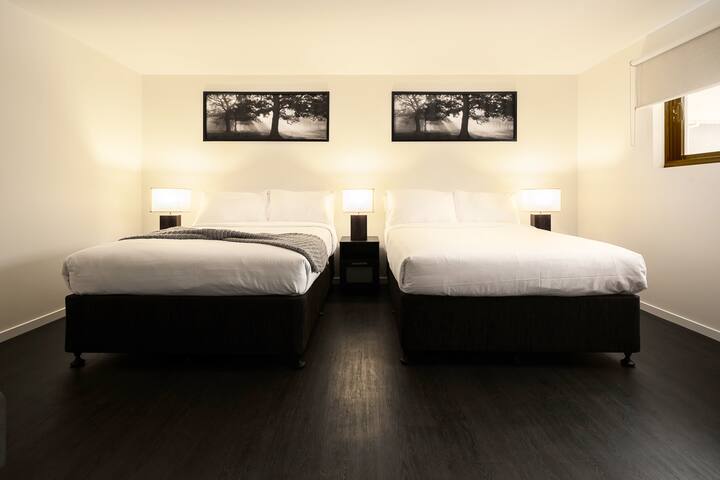 Ascot Budget – Modern 2 Bedrooms (Sleeps 6)