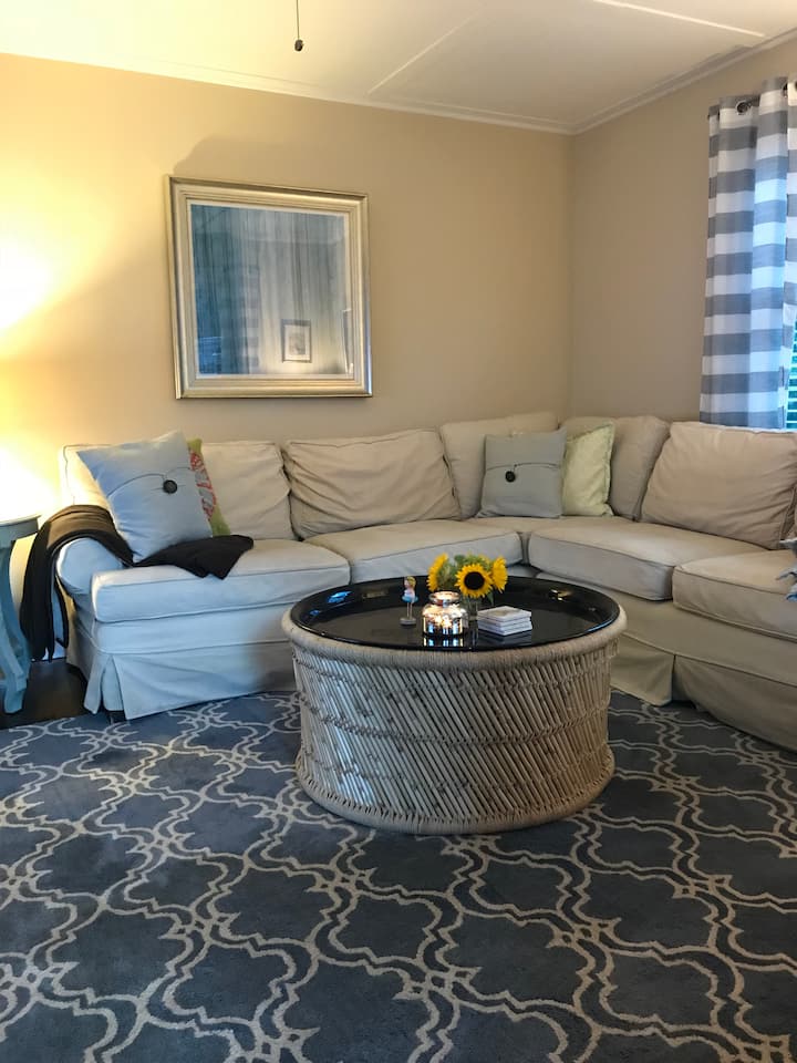 Th Salty Life Beach Cottage · Walk To Sea · Pet Ok - Narragansett, RI