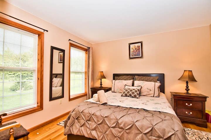Bedroom 6 is located on the ground level and has a new queen size bed. It is adjacent to a luxurious full bathroom complete with bathtub and is only steps away from bedroom 5 which is another queen size bedroom on the ground level of our house.
