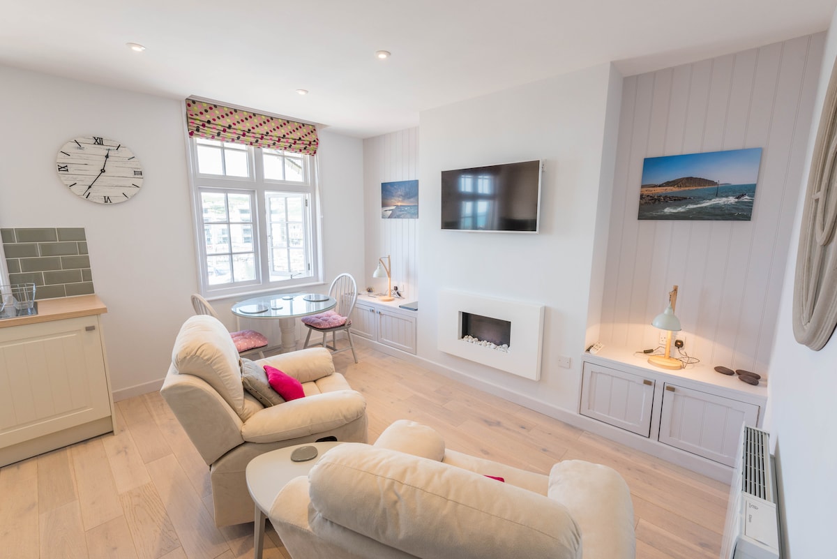 Top Airbnb: By The Harbour Apartment in Bridport