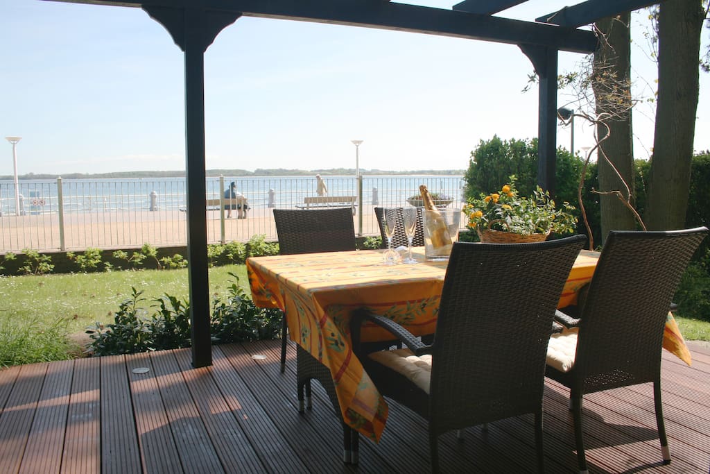Große Terrasse mit 180 Grad Ostseeblick