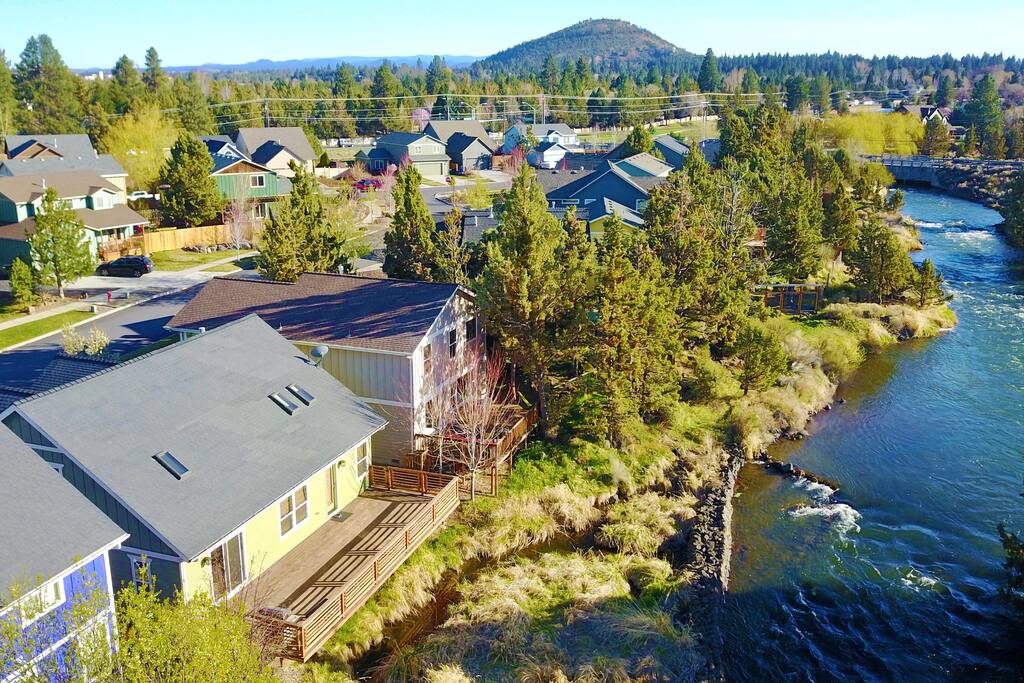 Easy deck access to your private entrance room along the canal. See the scenic views of Bend, Oregon!