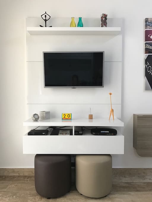 Stúdio novo e excelente - sala/New and excellent Studio - living room