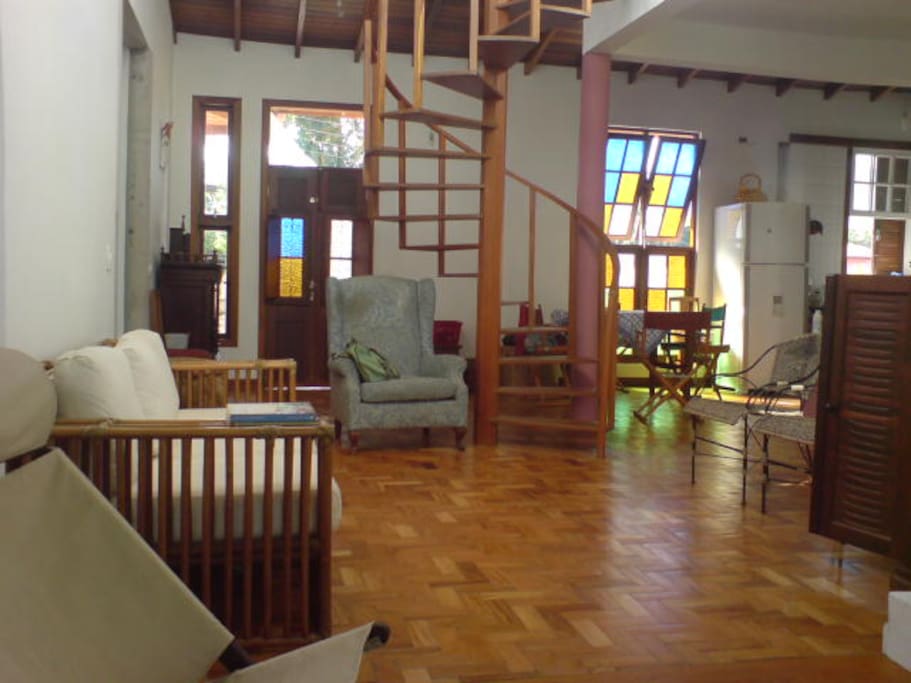Large and brigth living room / Salón amplio y luminoso