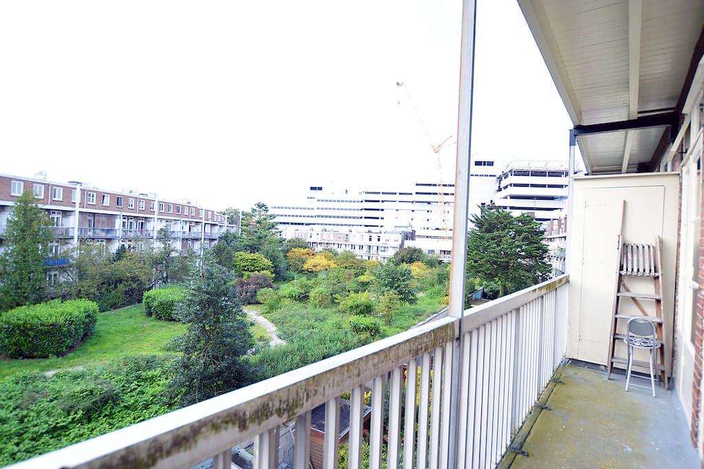 Balcony in the back with view over the local garden