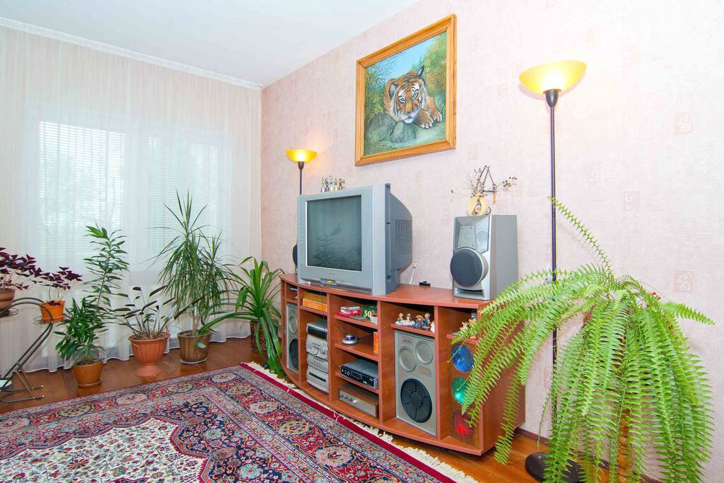 Гстиная
