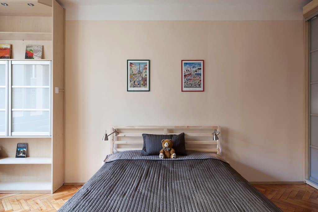 bedroom with double bed