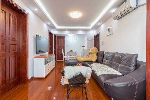 【女生房】新小区电梯房，近南京路/城隍庙/东方明珠/长阳创谷/红房子医院/复旦大学。步行5分钟地铁