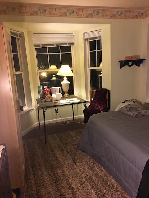 Budget room #2 Center City South/Free Parking