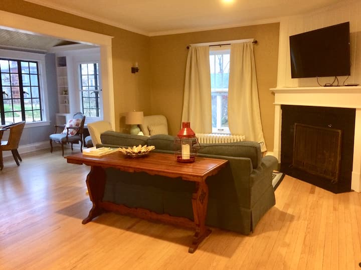 Downtown Ludington 4 Br Spacious Home - Ludington, MI