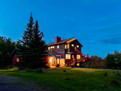 5 min to Grand Marais, Trails, Lake views & Sauna