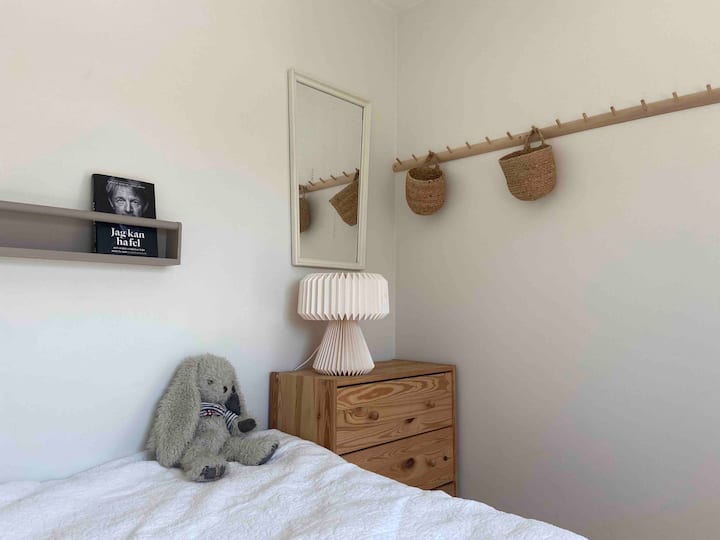 Спална соба со кревет од 180 см