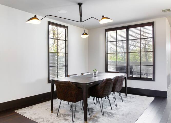 Gorgeous Modern Home in East Austin! gallery image 3