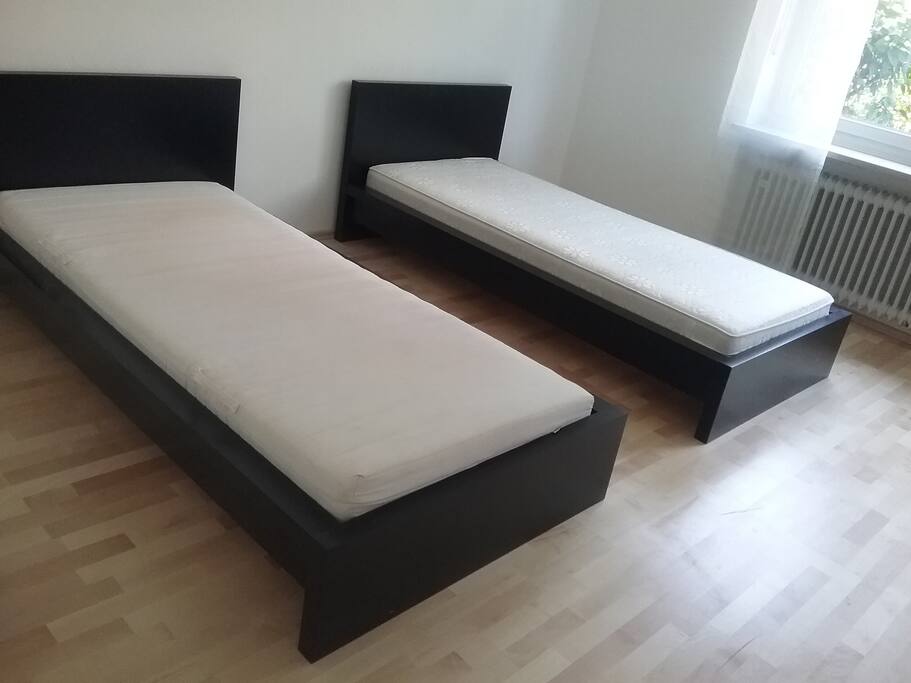 Schlafzimmer 1