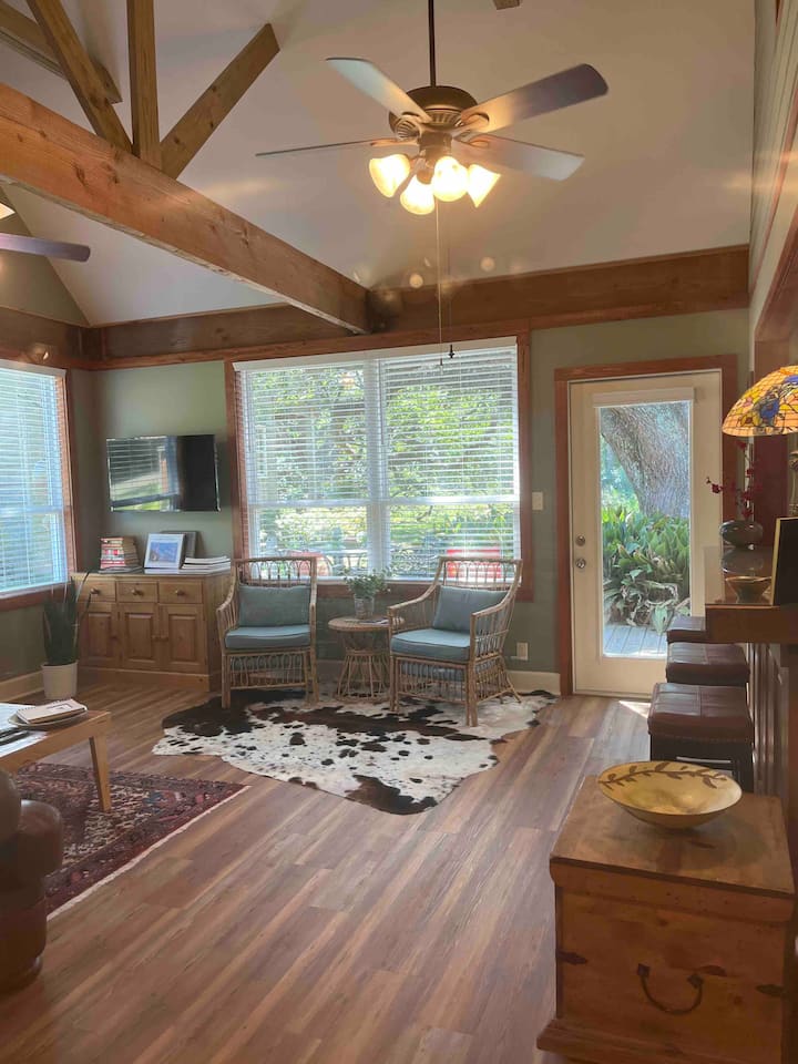 The Potters Cottage minutes from 149 and I10 Cottages for Rent in