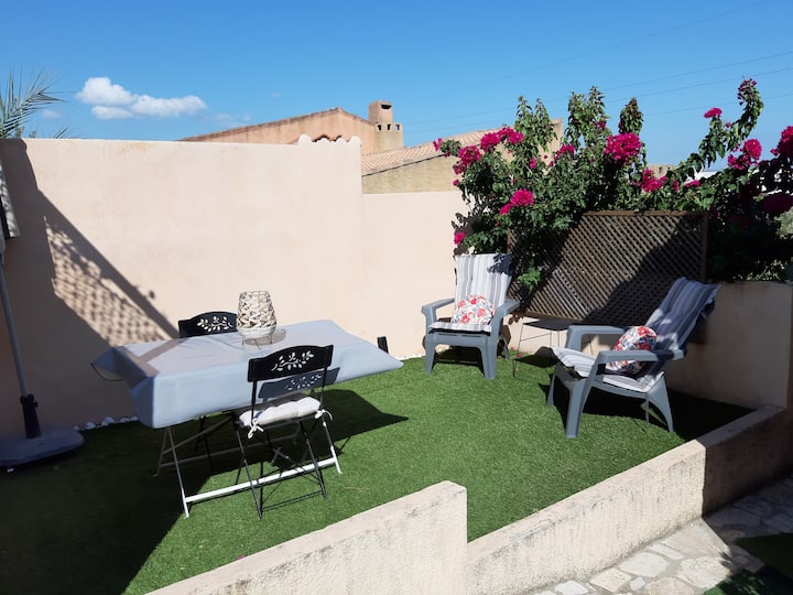 Studio Cosy Et Terrasse ,Au Calme Dans Joli Cadre - Cassis