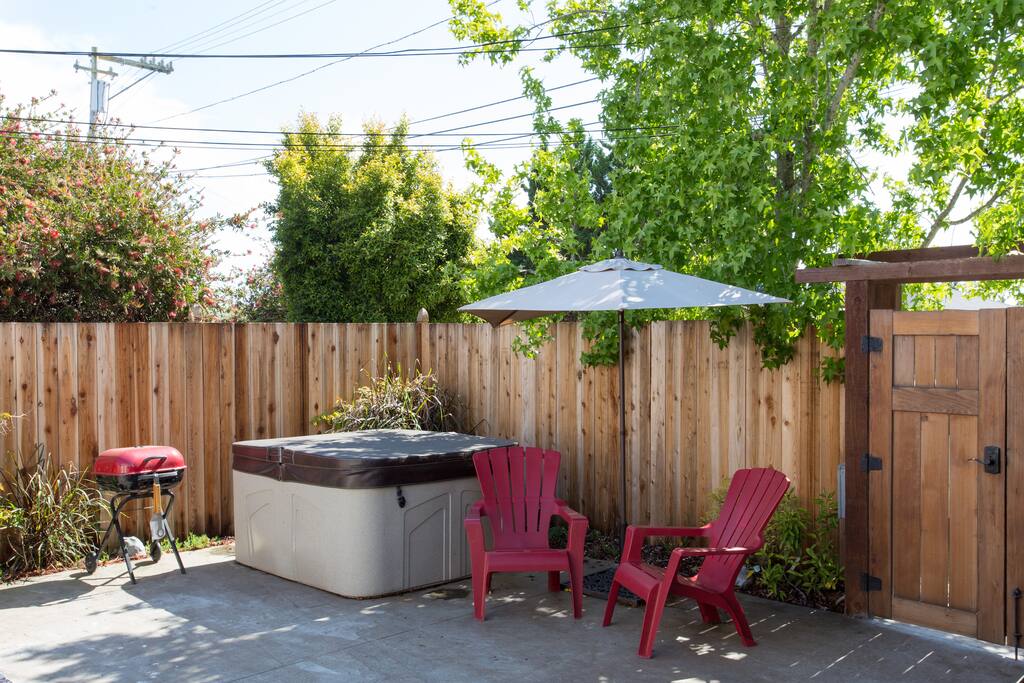 Secluded Front Patio with Hot Tub, BBQ and Outdoor Seating/Dining