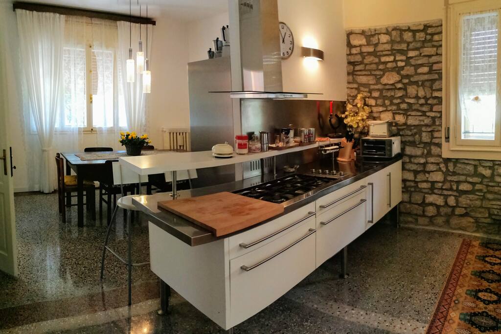 Cucina con vista zona pranzo