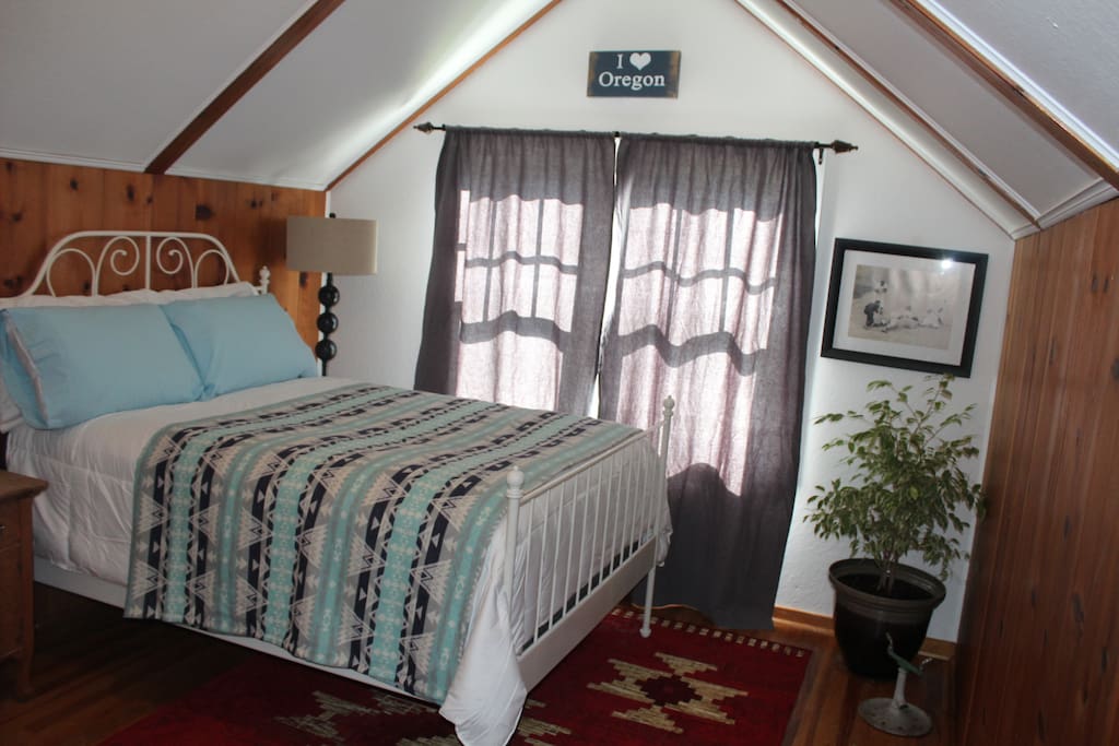 Knotty Pine Room: Cozy, with full-sized bed and private bath.