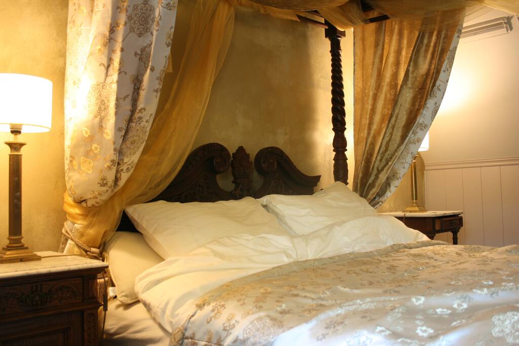 Masterbedroom in suite