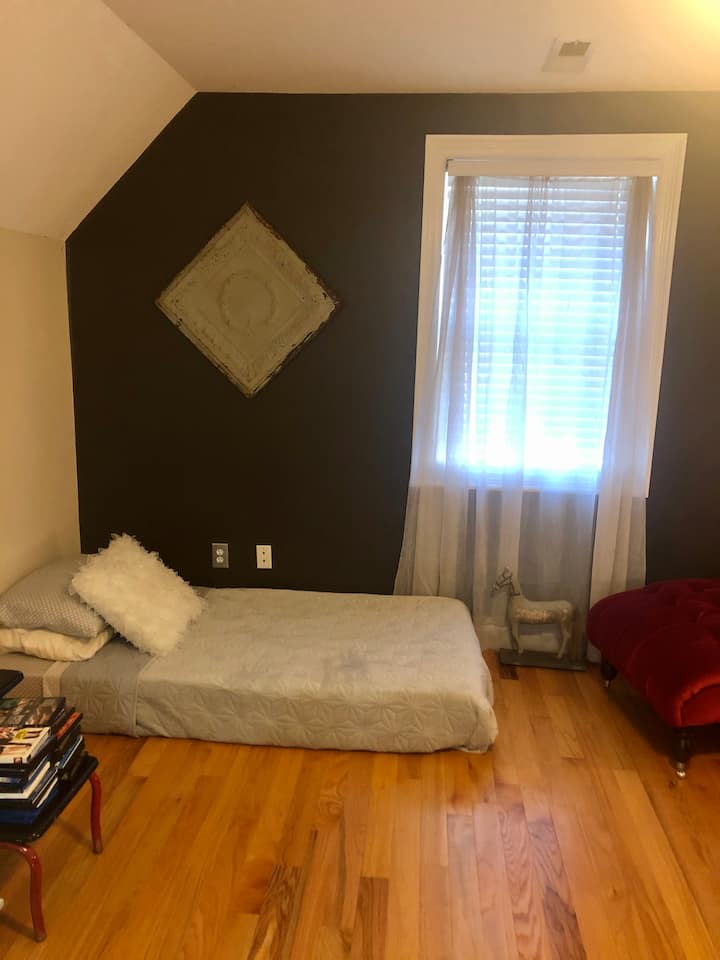 Krevat dysheku në katin e dytë.  