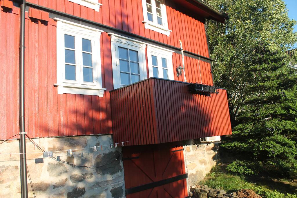 Leiligheten har liten balkong
