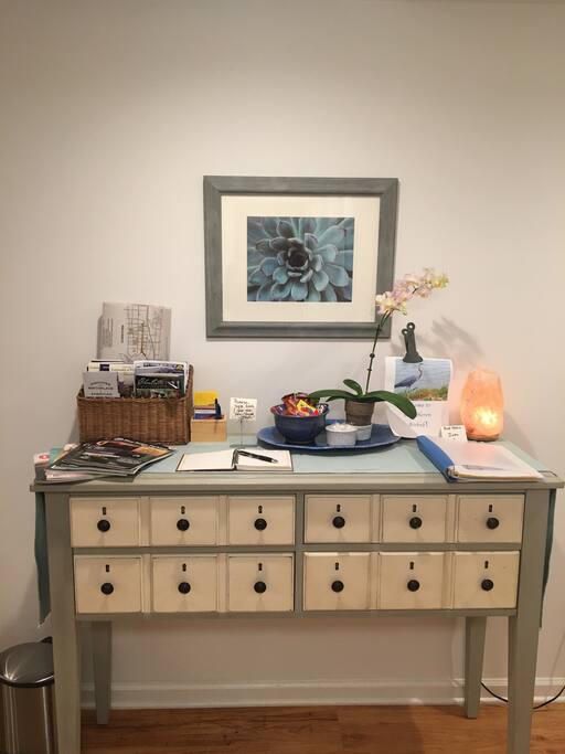 Welcome area with Charlottesville maps, attractions, and activities—hiking, music, art, UVA, wineries and more. Information about Blue Heron Airbnb for your stay with us . Oh—and treat basket too!