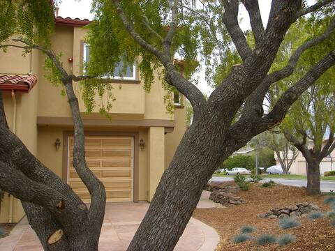 Upscale Seascape Townhouse