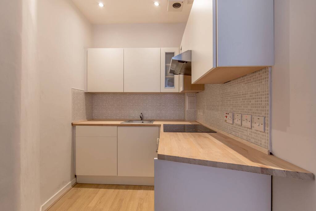 Fully decked out kitchen so you can rustle up a dinner after a hard days sightseeing