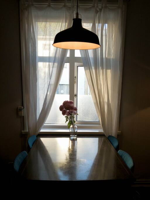 A Kitchen table that can be extended.