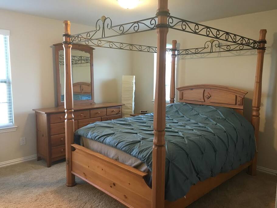 Queen Size Bed, Private Room, Closet