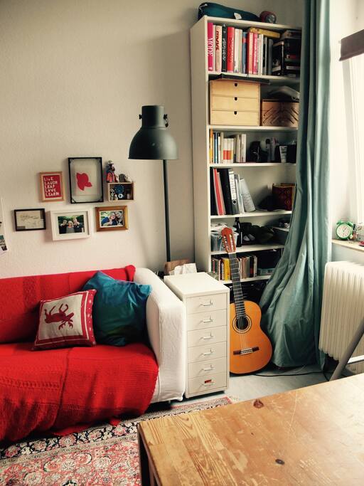 Dein Zimmer mit gemütlicher Couch