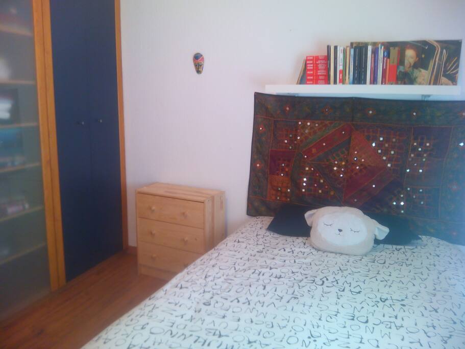Habitación 1, grande, muy luminosa y armario----Room 1, bright