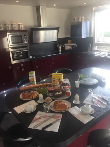 Beaune center private room + free breakfast!
