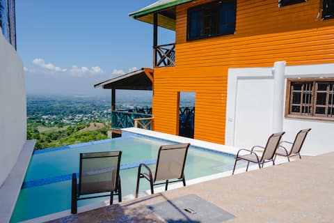 Villa with pool and beautiful view in the mountains