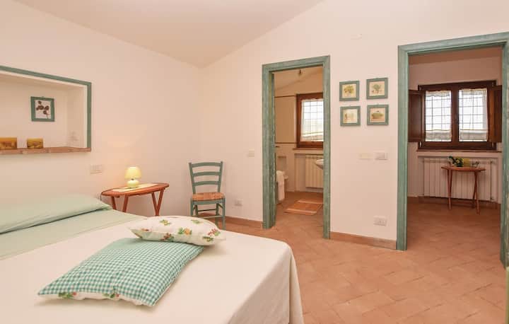 спалня  със самостоятелна баня