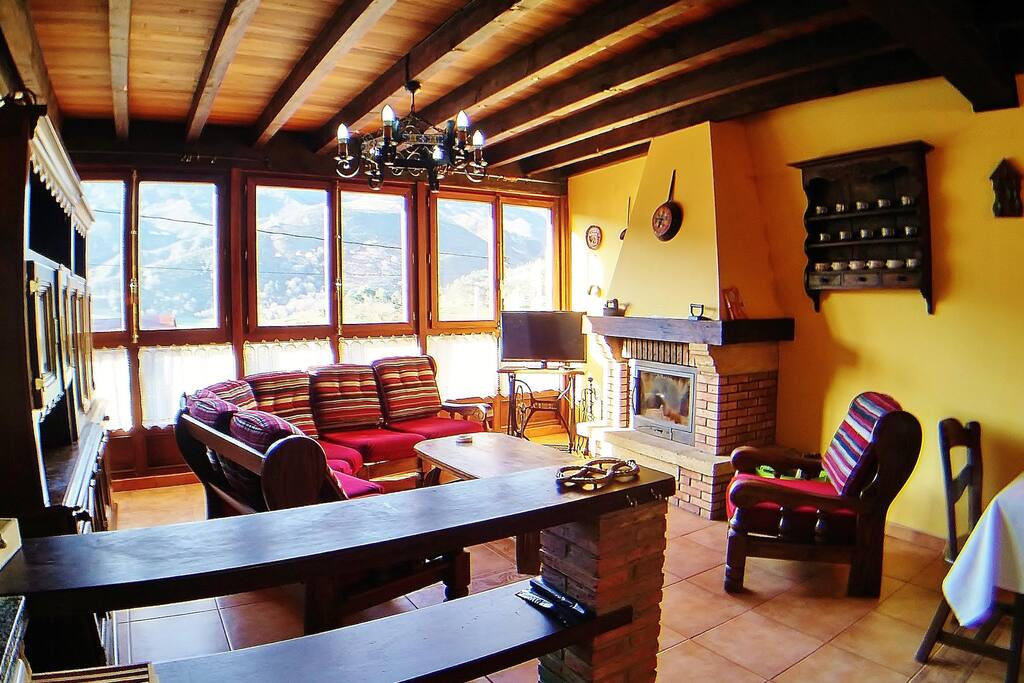 Salón con chimenea