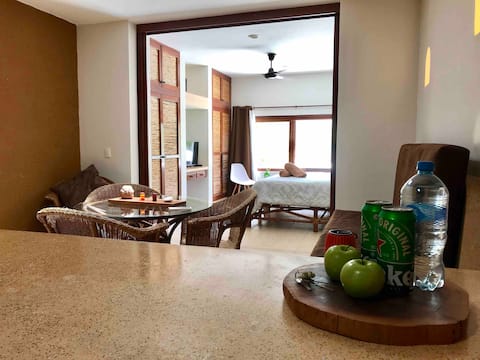 Walk to the beach! On 5th Av (Starbucks infront)