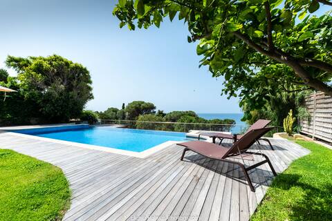 Pool, views, only a stroll from the beach