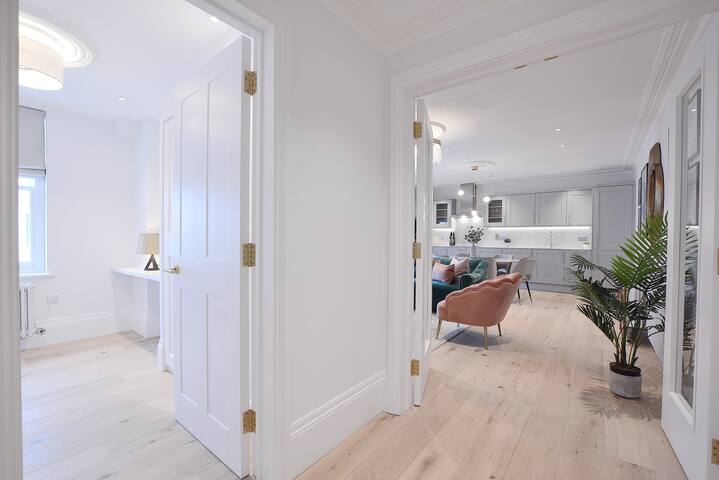 ELITE MANN Kensington 3 bedroom apartment gallery image 5